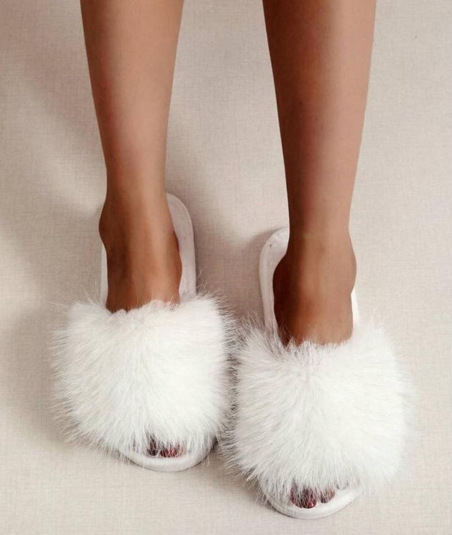 Chaussons “Plume de Mariée” – Fausse Fourrure Blanche Douceur