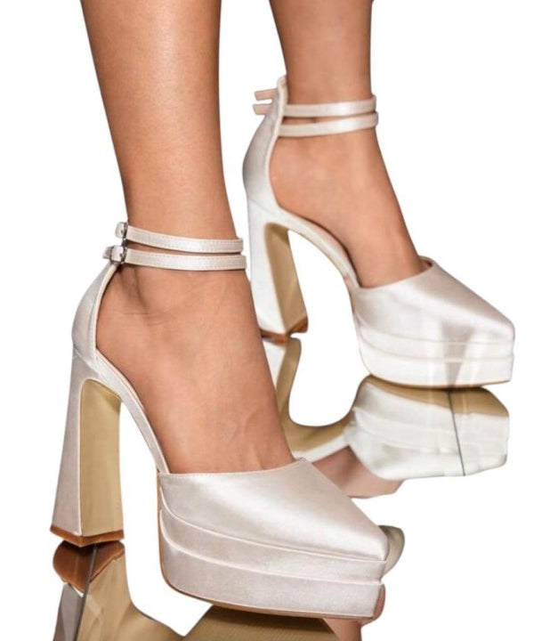 Chaussures “Éclat Satiné” – Plateforme Crème Nacrée