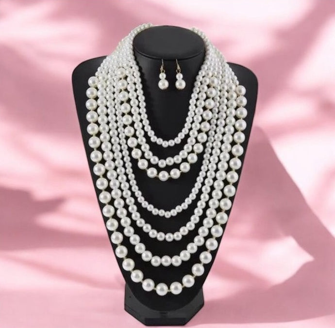 Collier Multi-Rangs de Perles – Élégance Intemporelle