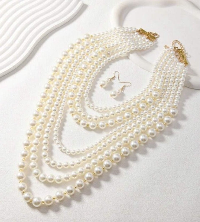 Collier Multi-Rangs de Perles – Élégance Intemporelle