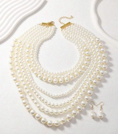 Collier Multi-Rangs de Perles – Élégance Intemporelle