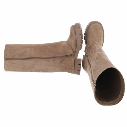 BOTTES HAUTES BEIGE ASPECT DAIM – EFFET GUÊTRE, BOUCLES & ZIP ARGENTÉS MISS VERONICA