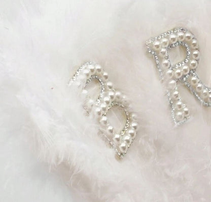 Éventail “Bride à Plumes” – Lettrage Perlé & Plumes Blanches