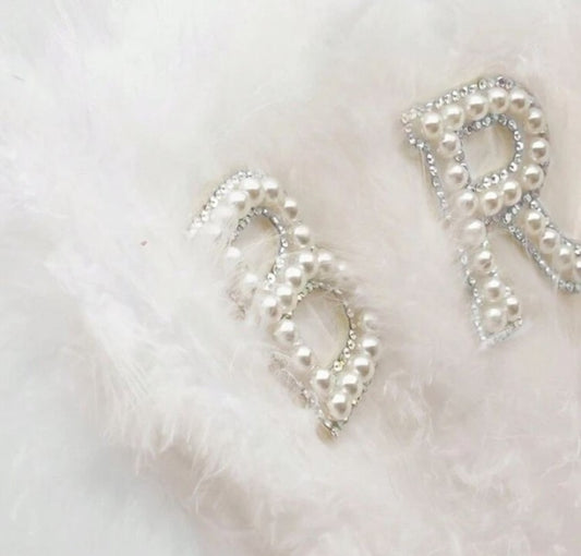 Éventail “Bride à Plumes” – Lettrage Perlé & Plumes Blanches
