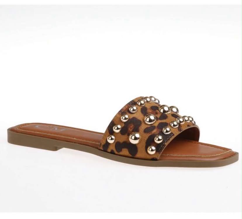 Mules Chic à Clous – Esprit Sauvage & Confort Absolu