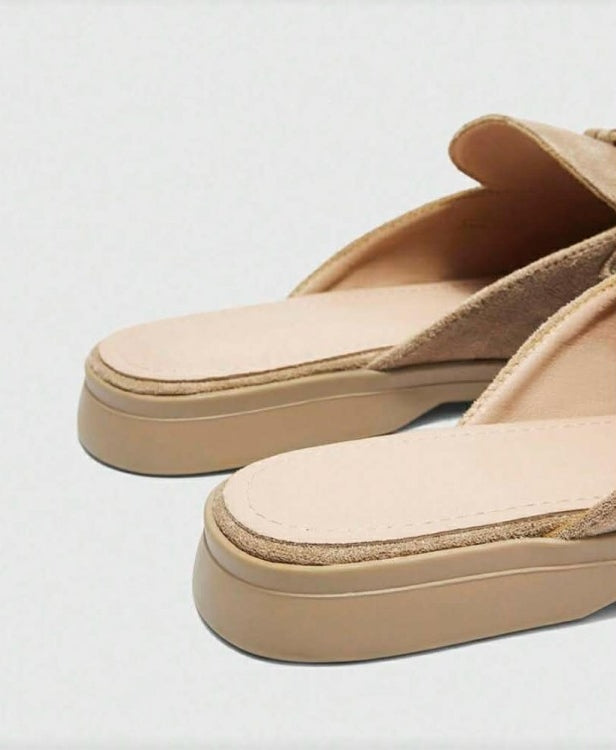Mules Loafers en suédine Taupe avec Détails Bijoux Dorés - Collection Femme