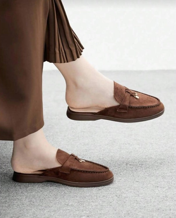 Mules Loafers Marron à Détails Dorés – L'Élégance Décontractée