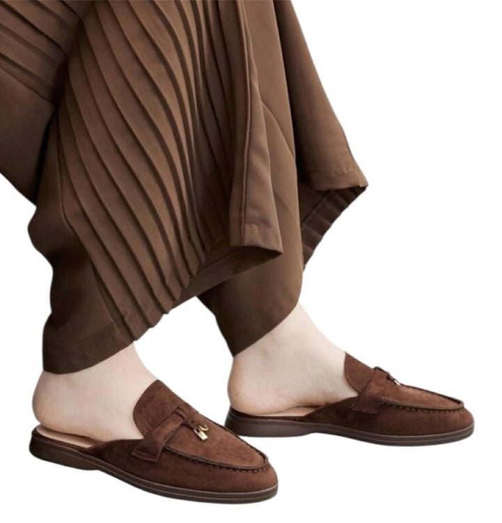 Mules Loafers Marron à Détails Dorés – L'Élégance Décontractée