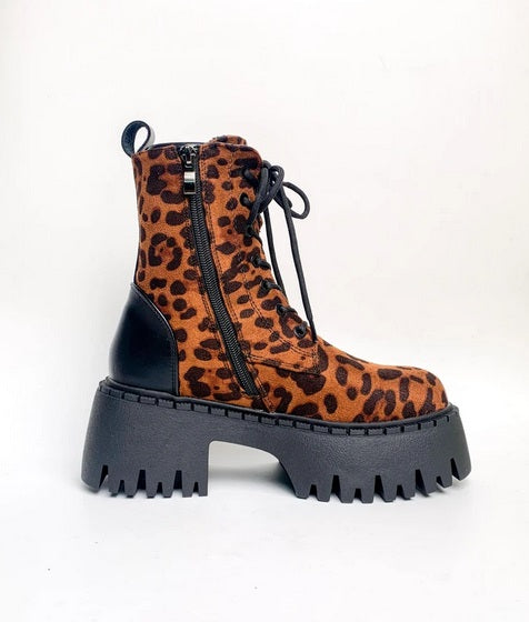 BOTTINES À LACETS LÉOPARD – SIMILI PREMIUM & SEMELLE XXL CRANTÉE MIS OMG