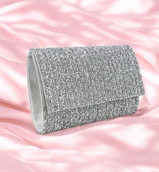 Pochette de soirée argentée – Éclat Cristallin
