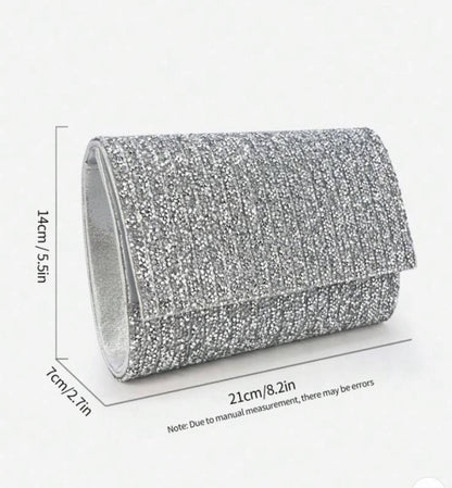 Pochette de soirée argentée – Éclat Cristallin