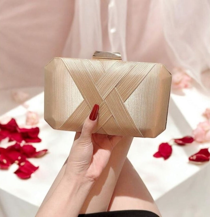 Pochette de soirée rigide satin beige gold – Élégance Dorée