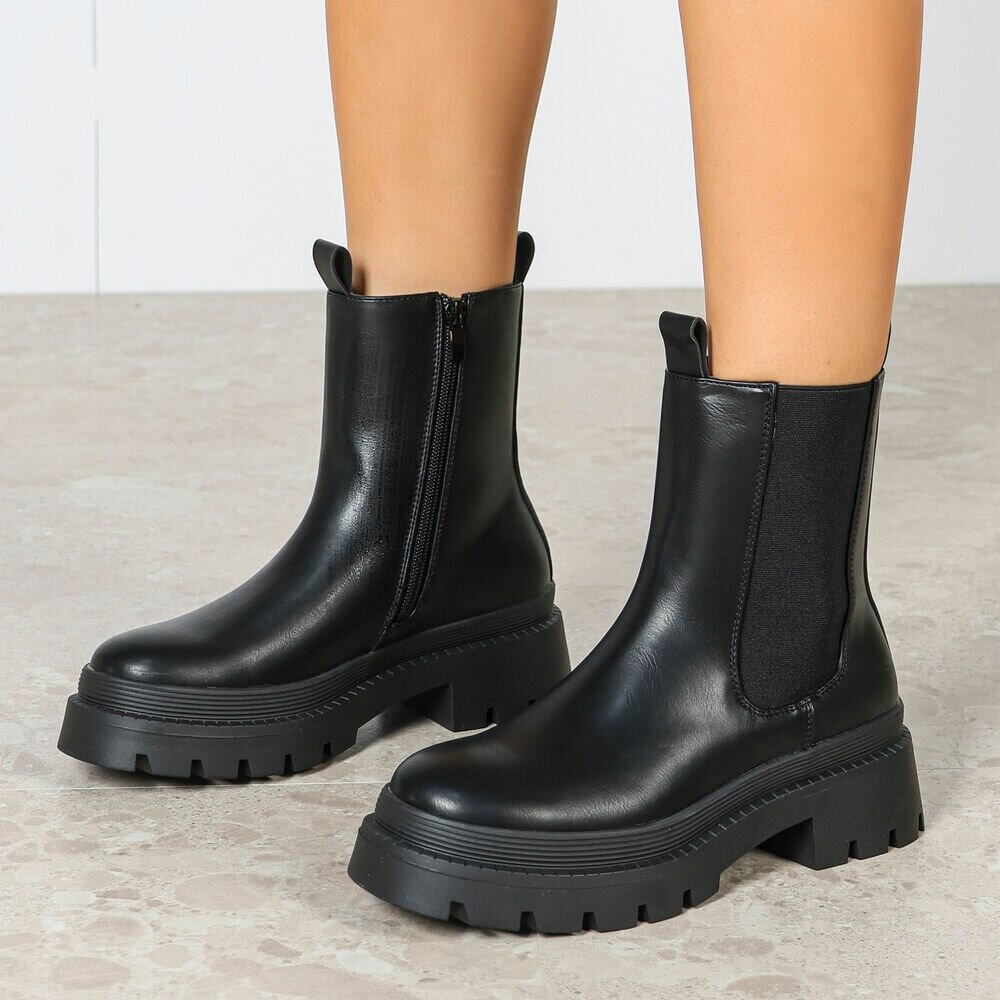 BOTTES CHELSEA NOIRES ASPECT CUIR LISSE – SEMELLE CRANTÉE PLATEFORME MISS AUDRINA