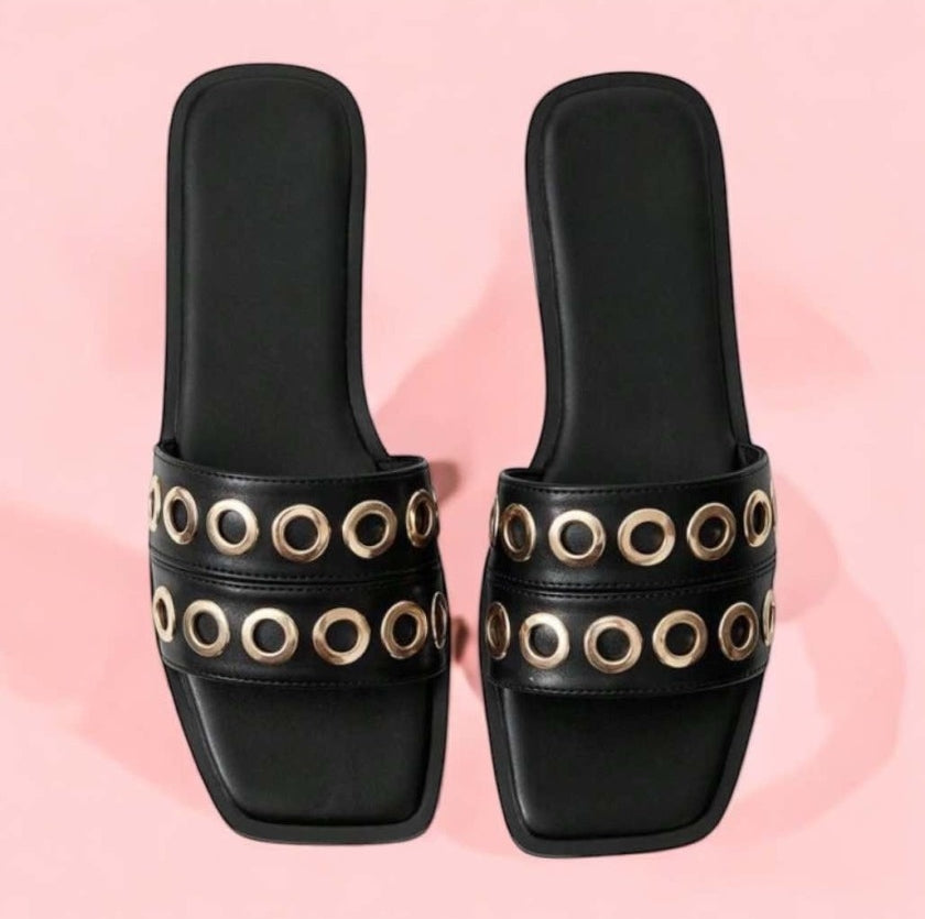 SANDALES NOIR CLOUTEES RIVETS DORES ELEGANCE & AUDACE