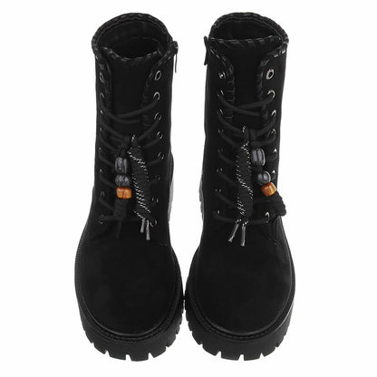 BOTTINES À LACETS NOIRES ASPECT DAIM – PERLES DÉCORATIVES & SEMELLE CRANTÉE MISS DAYANA