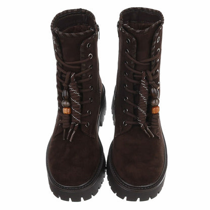 BOTTINES À LACETS MARRON ASPECT DAIM – PERLES DÉCORATIVES & SEMELLE CRANTÉE