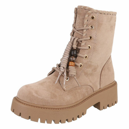 BOTTINES À LACETS BEIGE ASPECT DAIM – PERLES DÉCORATIVES & SEMELLE CRANTÉE MISS DAYANA