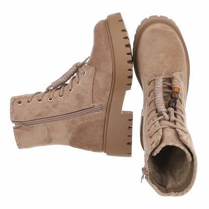 BOTTINES À LACETS BEIGE ASPECT DAIM – PERLES DÉCORATIVES & SEMELLE CRANTÉE MISS DAYANA
