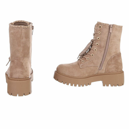BOTTINES À LACETS BEIGE ASPECT DAIM – PERLES DÉCORATIVES & SEMELLE CRANTÉE MISS DAYANA